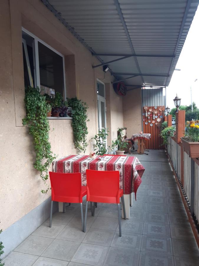 Lind Guest House B&B Giumri Zewnętrze zdjęcie