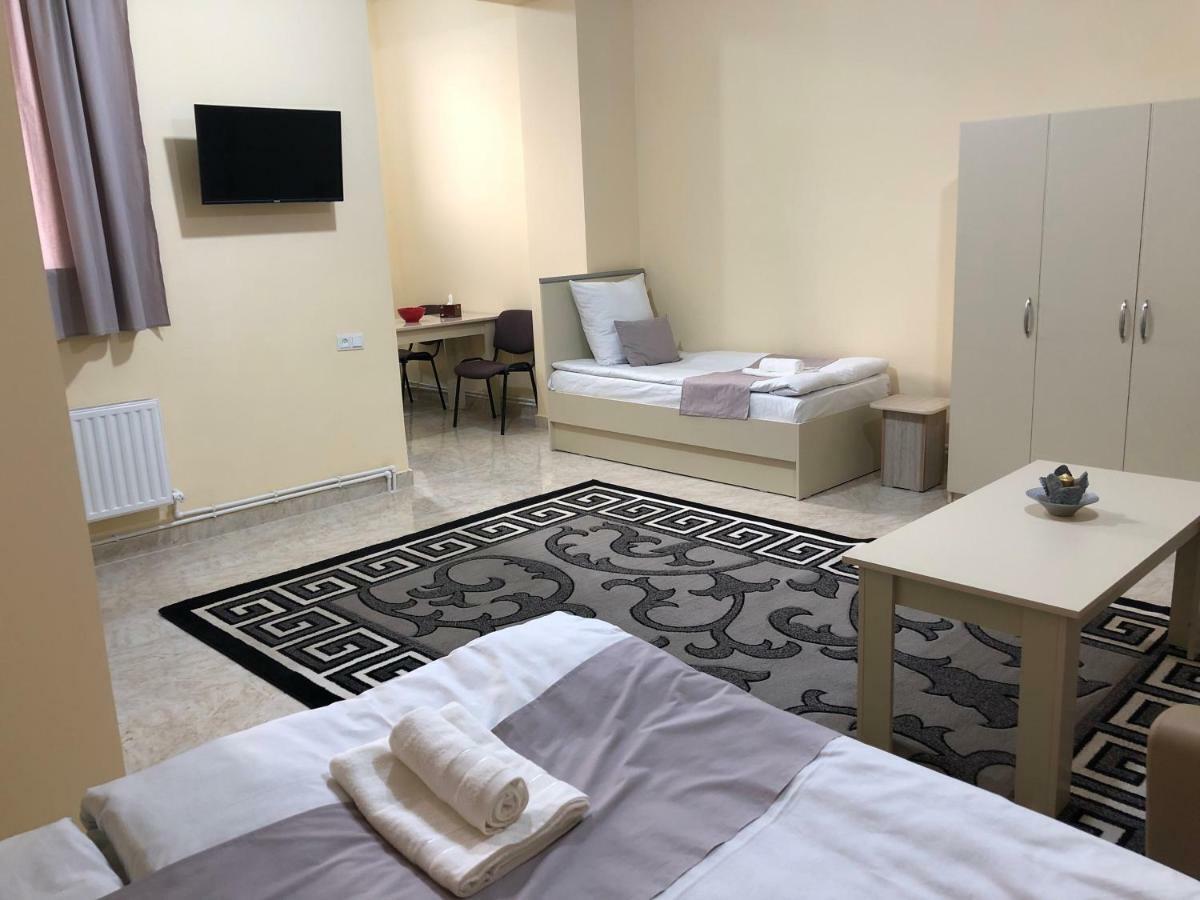 Lind Guest House B&B Giumri Zewnętrze zdjęcie